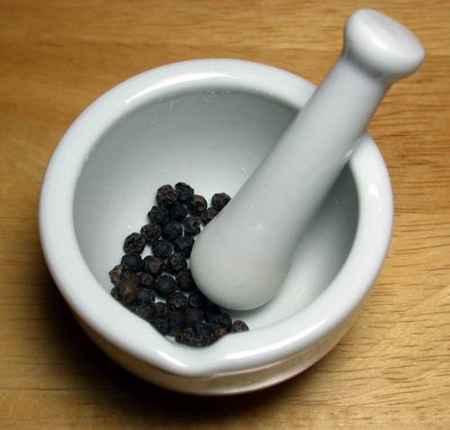 Should a mortar and pestle should be used for grinding only one substance at a time