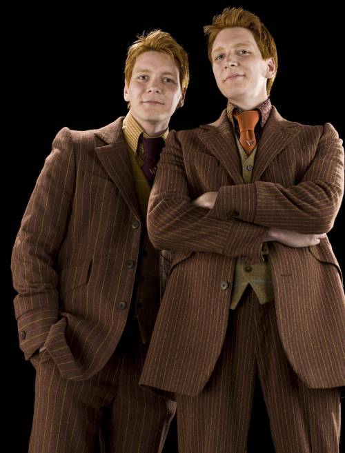 Which photo of Fred and George in Harry Potter should I use for my grad cap?