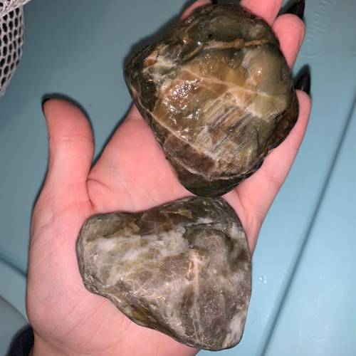 What type of stones are these? i found them here in oregon, i first i thought they were a type of j