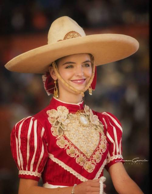 Mexicanos Promedio, Mexicanos lindos, Mexicanos blancos, El Mexicano Promedio, Fenotipo Mexicano, M